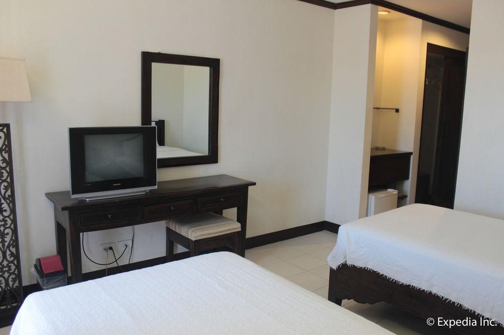 Ilocos Norte Hotel & Convention Center Laoag Zewnętrze zdjęcie