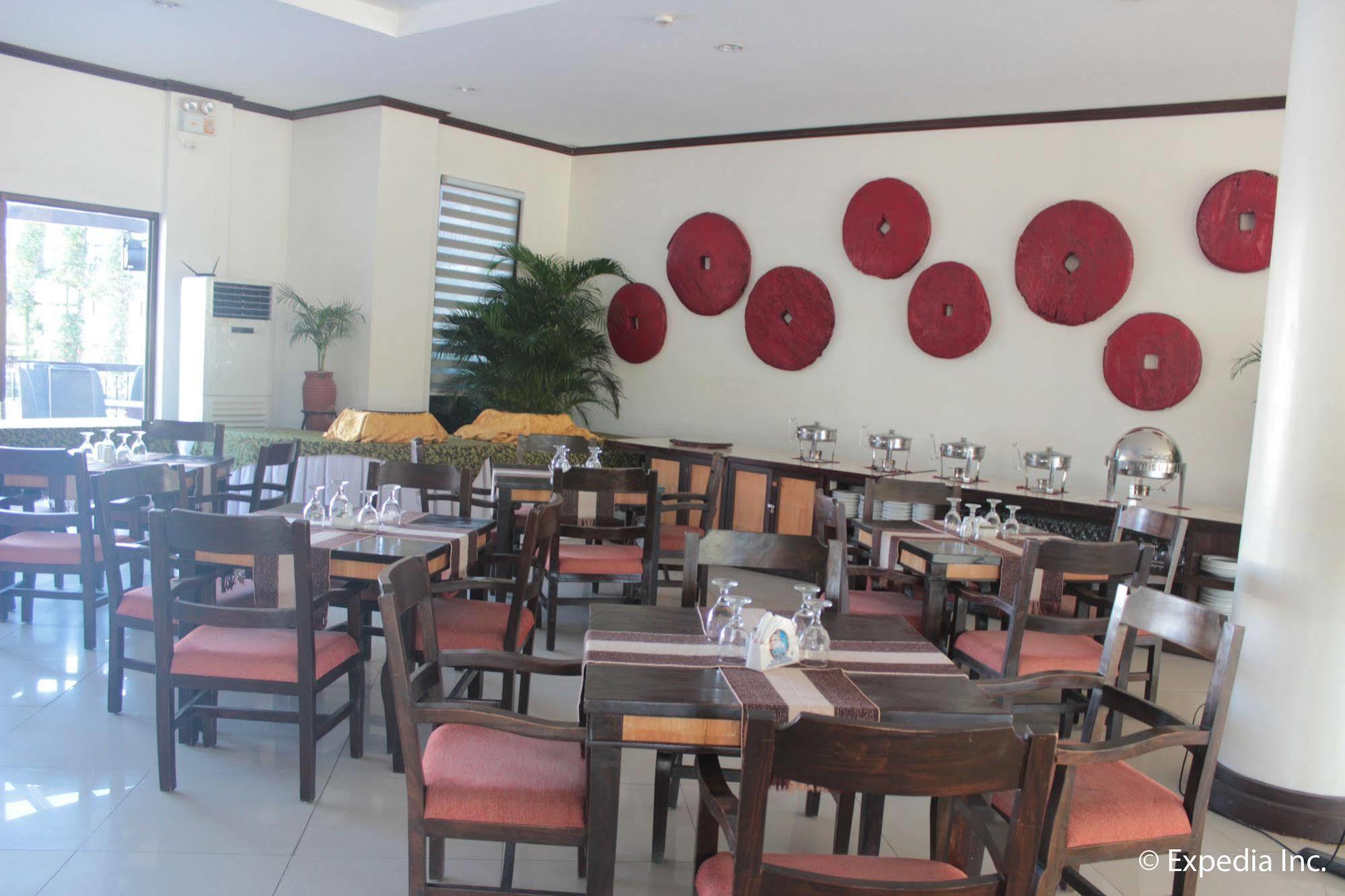 Ilocos Norte Hotel & Convention Center Laoag Zewnętrze zdjęcie