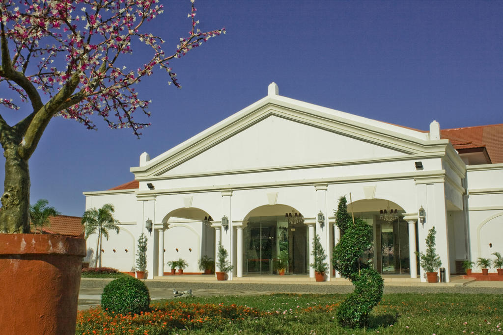 Ilocos Norte Hotel & Convention Center Laoag Zewnętrze zdjęcie