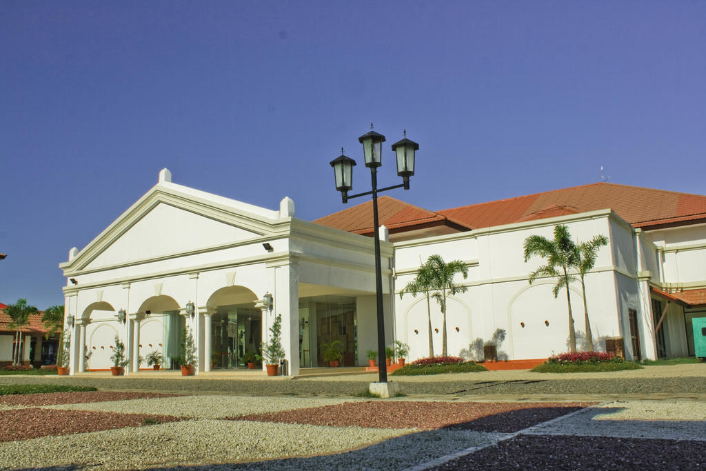Ilocos Norte Hotel & Convention Center Laoag Zewnętrze zdjęcie