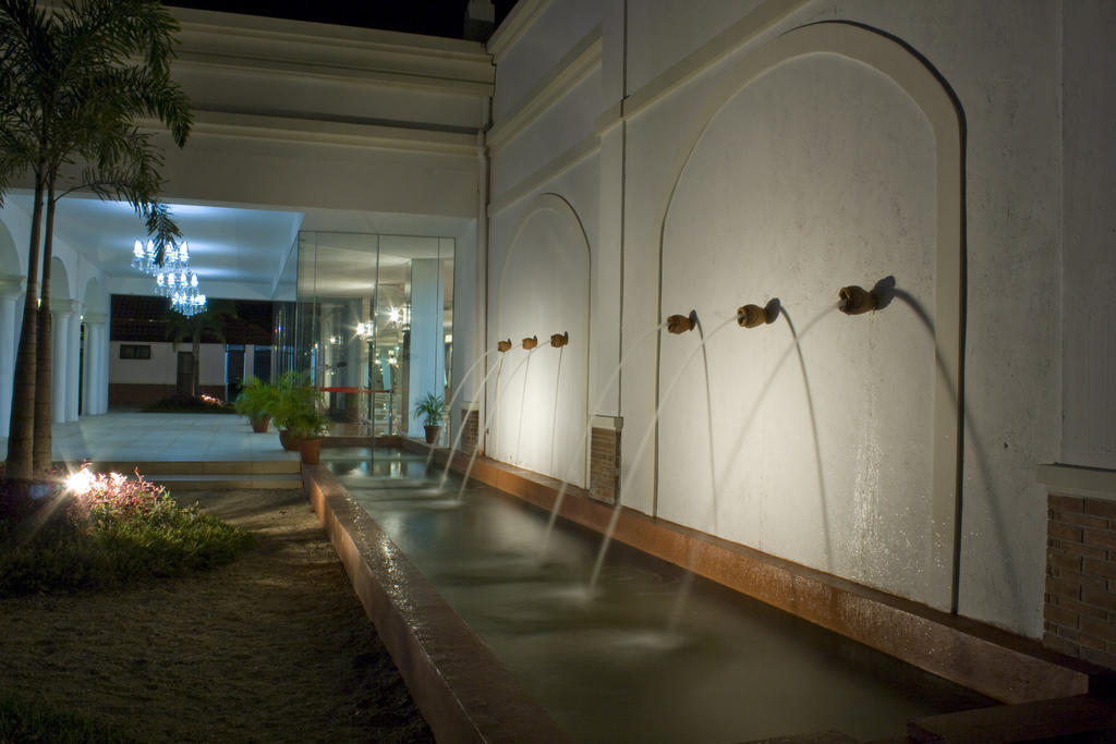 Ilocos Norte Hotel & Convention Center Laoag Zewnętrze zdjęcie